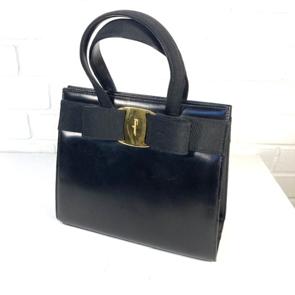 Vintage 1970s/80s Salvatore Ferragamo bow bag made of glove hand top leather